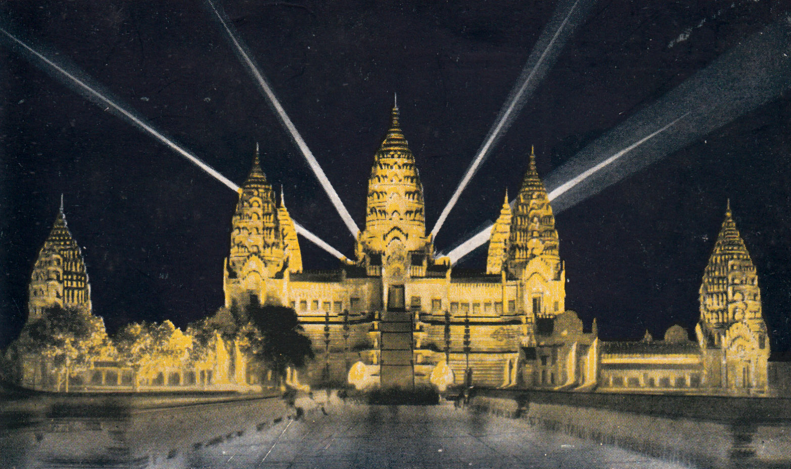 photo of Anchor Wat temple at night 