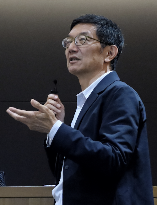 Yung-Ti Li speaking with mic